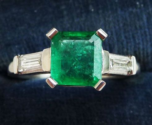 Beautiful Art Deco Platinum 1.25ct Emerald and Baguette Diamond Vintage Antique Trilogy Ring