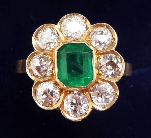 Superb 18ct Gold Edwardian Colombian Emerald and Diamonds Cluster Daisy Ring