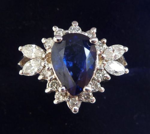 Gorgeous Vintage 18ct White Gold 1.75ct Sapphire and Diamond Cluster Ring