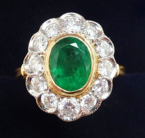 Stunning Art Deco 18ct and White Gold Emerald and Diamond Vintage Antique Cluster Ring