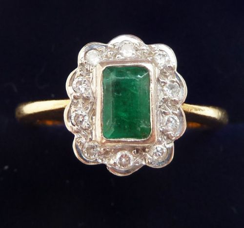Beautiful Art Deco 18ct and White Gold Emerald and Diamond Vintage Antique Cluster Ring