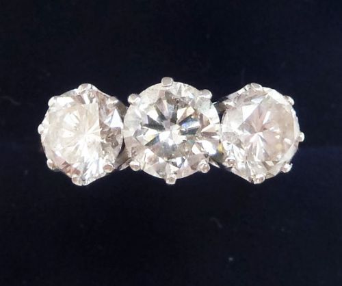 Gorgeous 18ct and White Gold 2.45ct Diamond Three Stone Vintage Antique Trilogy Ring