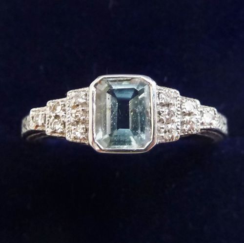 Beautiful Art Deco 18ct White Aquamarine and Diamond Vintage Antique Ring