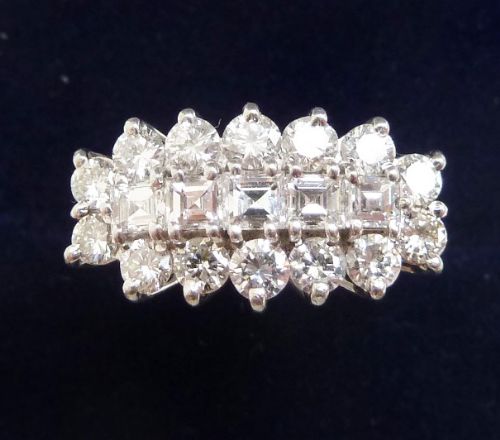 Beautiful Vintage 18ct and White Gold 0.70ct Diamond Cluster Vintage Antique Ring