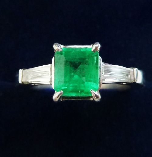 Gorgeous Art Deco 18ct 18k White Gold Emerald and Baguette Diamond Vintage Antique Trilogy Ring Small Size J
