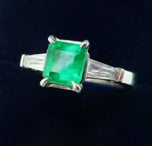 fig 1. Gorgeous art deco 18ct 18k white gold emerald and baguette diamond vintage antique trilogy ring small size J