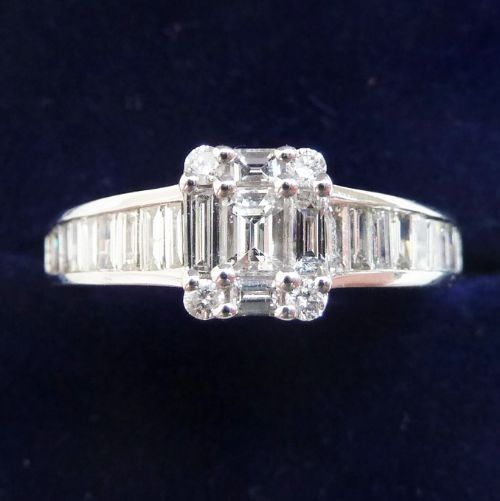 Gorgeous Art Deco 18ct 18k White Gold 0.95ct Baguette Diamond Vintage Antique Ring