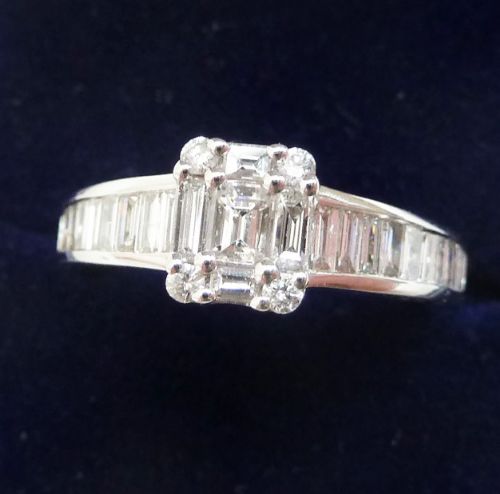 fig 1. Gorgeous art deco 18ct 18k white gold 0.95ct baguette diamond vintage antique ring