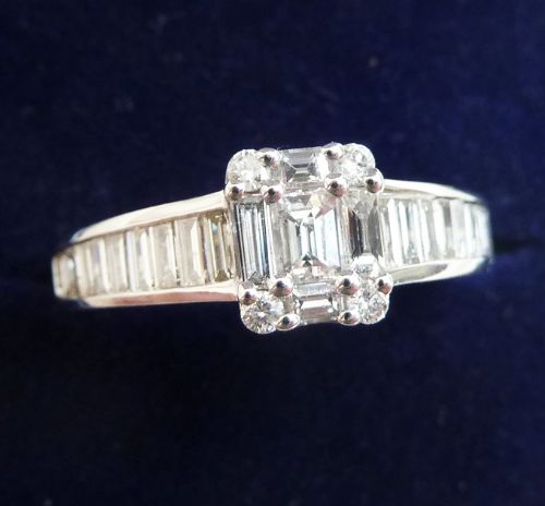 fig 2. Gorgeous art deco 18ct 18k white gold 0.95ct baguette diamond vintage antique ring