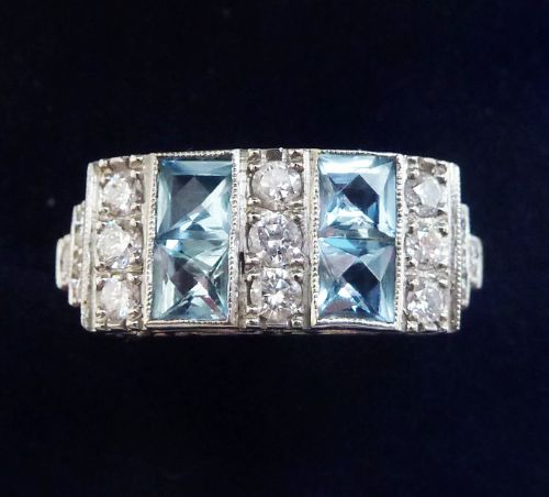 Gorgeous Art Deco Platinum Aquamarine and Diamond Vintage Antique Ring