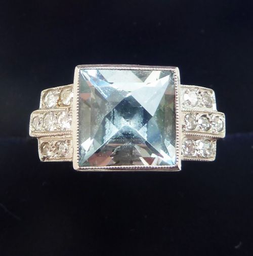 Beautiful Art Deco Platinum 3ct Aquamarine and Diamond Vintage Antique Ring