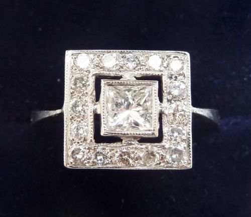 Gorgeous Art Deco Platinum 0.88ct Diamond Vintage Antique Cluster Ring