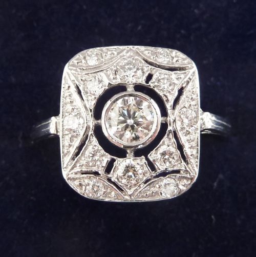 Gorgeous Art Deco Platinum 0.69ct Diamond Vintage Antique Cluster Ring