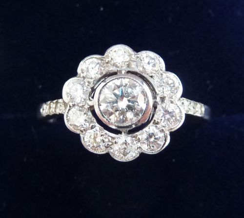 Gorgeous Art Deco Platinum 0.91ct Diamond Vintage Antique Daisy Ring