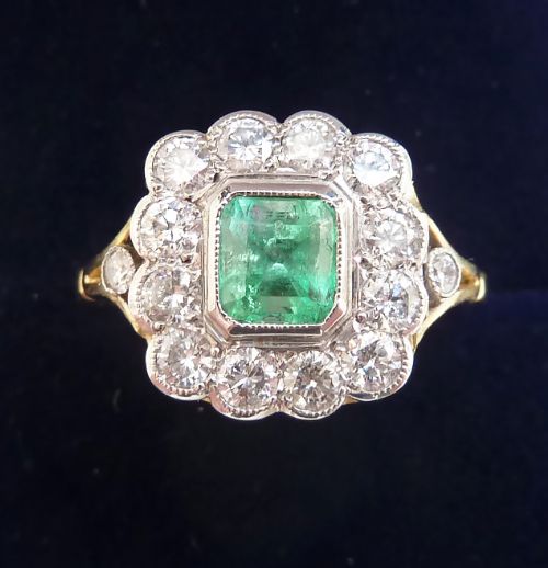 Beautiful Art Deco 18ct and White Gold 0.75ct Colombian Emerald Diamond Vintage Antique Ring