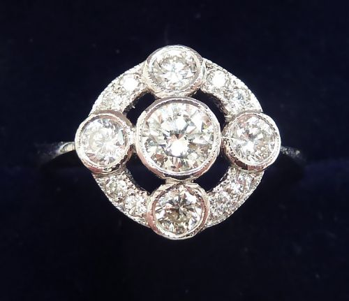 Gorgeous art deco platinum 0.75ct diamond vintage antique target cluster ring
