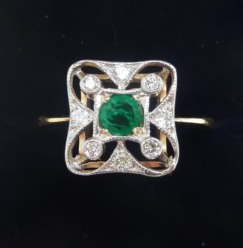 Beautiful art deco 18ct and white gold emerald and diamond vintage antique ring