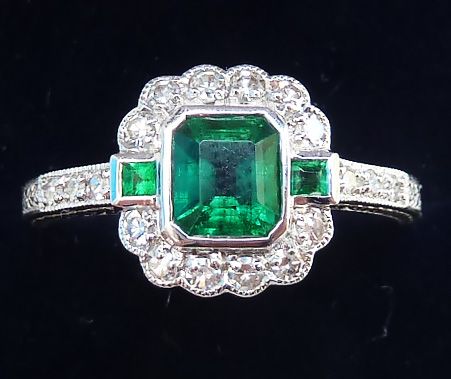 Beautiful Art Deco 18ct White Gold 0.68ct Emerald and Diamond Vintage Antique Ring