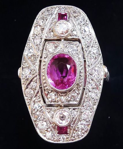 BEAUTIFUL ART DECO PLATINUM OVAL CUT RUBY AND DIAMOND ELONGATED VINTAGE ANTIQUE CLUSTER RING