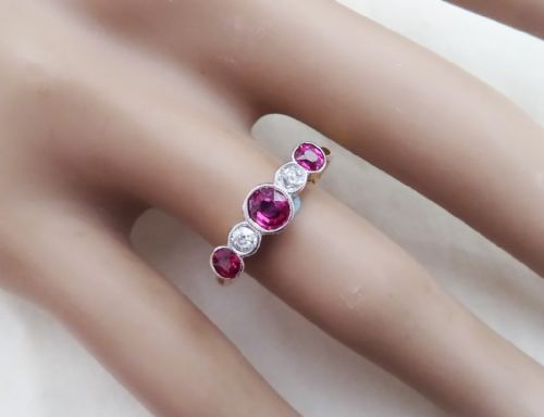 BIG BEAUTIFUL ART DECO 18CT 18K GOLD PLATINUM RUBY AND DIAMOND VINTAGE ANTIQUE FIVE STONE RING - ADDITIONAL PHOTO 7