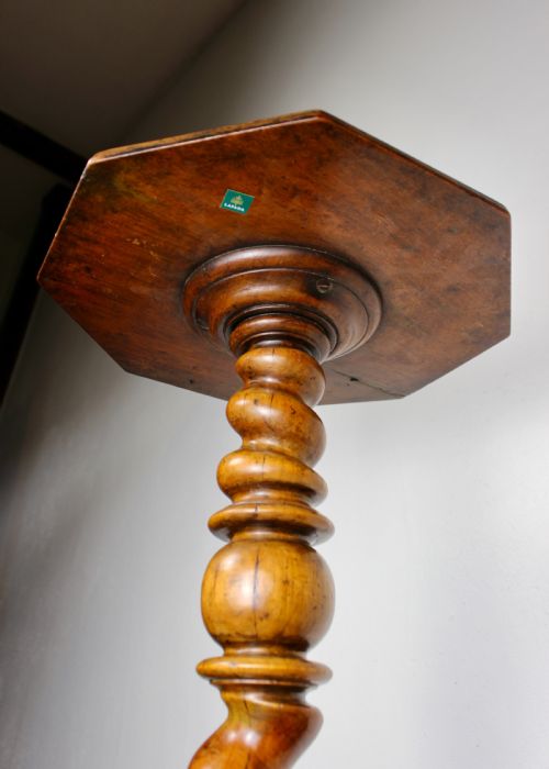 WILLIAM MARY WALNUT TRIPOD CANDLE STAND CIRCA 1690 - ADDITIONAL PHOTO 6