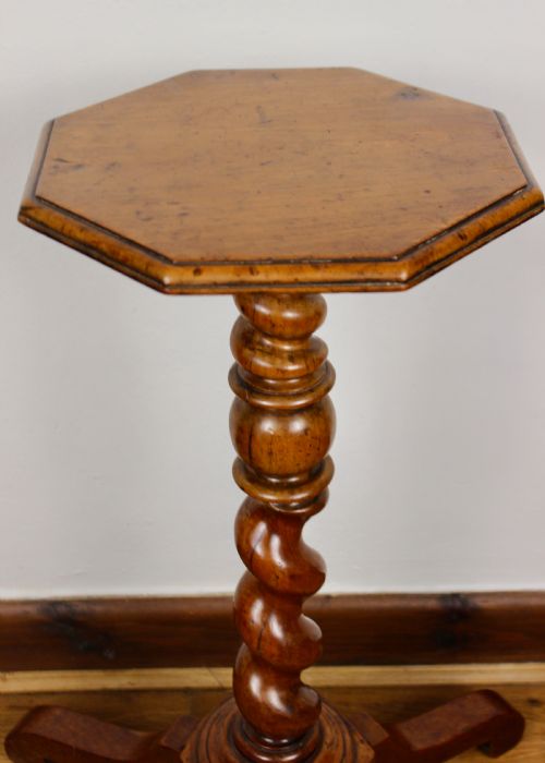 WILLIAM MARY WALNUT TRIPOD CANDLE STAND CIRCA 1690 - ADDITIONAL PHOTO 7