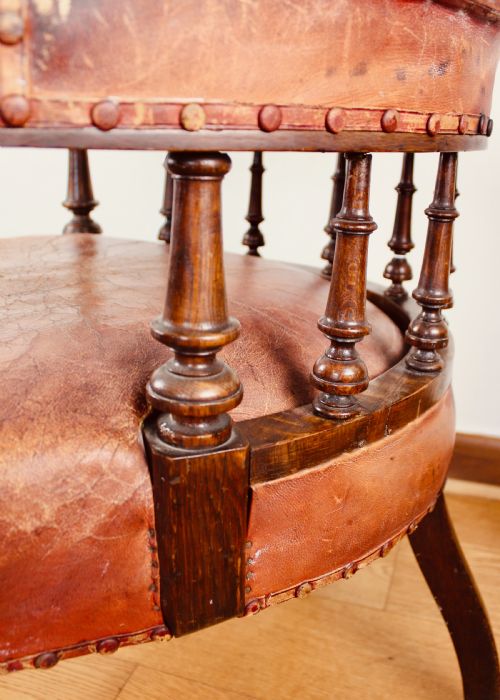 VICTORIAN OAK FRAMED LEATHER UPHOLSTERED CLUB ELBOW CHAIR - ADDITIONAL PHOTO 4