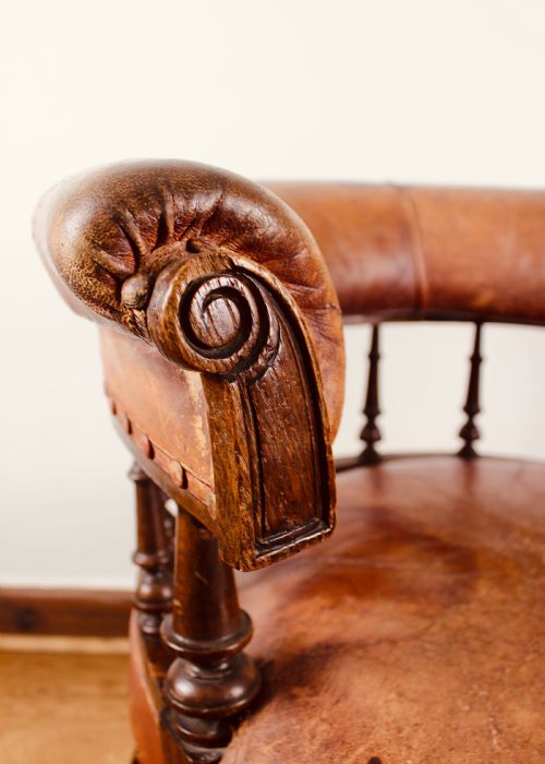 VICTORIAN OAK FRAMED LEATHER UPHOLSTERED CLUB ELBOW CHAIR - ADDITIONAL PHOTO 6