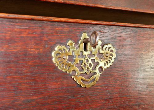GEORGE III OAK CHEST ON CHEST SET OF DRAWERS DATED CIRCA 1770 - ADDITIONAL PHOTO 7