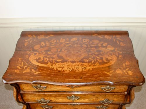 18TH CENTURY DUTCH MARQUETRY BOMBE OAK CHEST OF DRAWERS - ADDITIONAL PHOTO 2