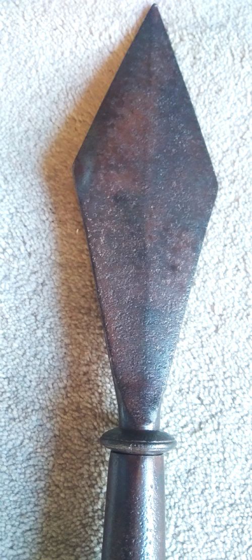 ANTIQUE PAIR OF COURT POLE SPEARS - ADDITIONAL PHOTO 4