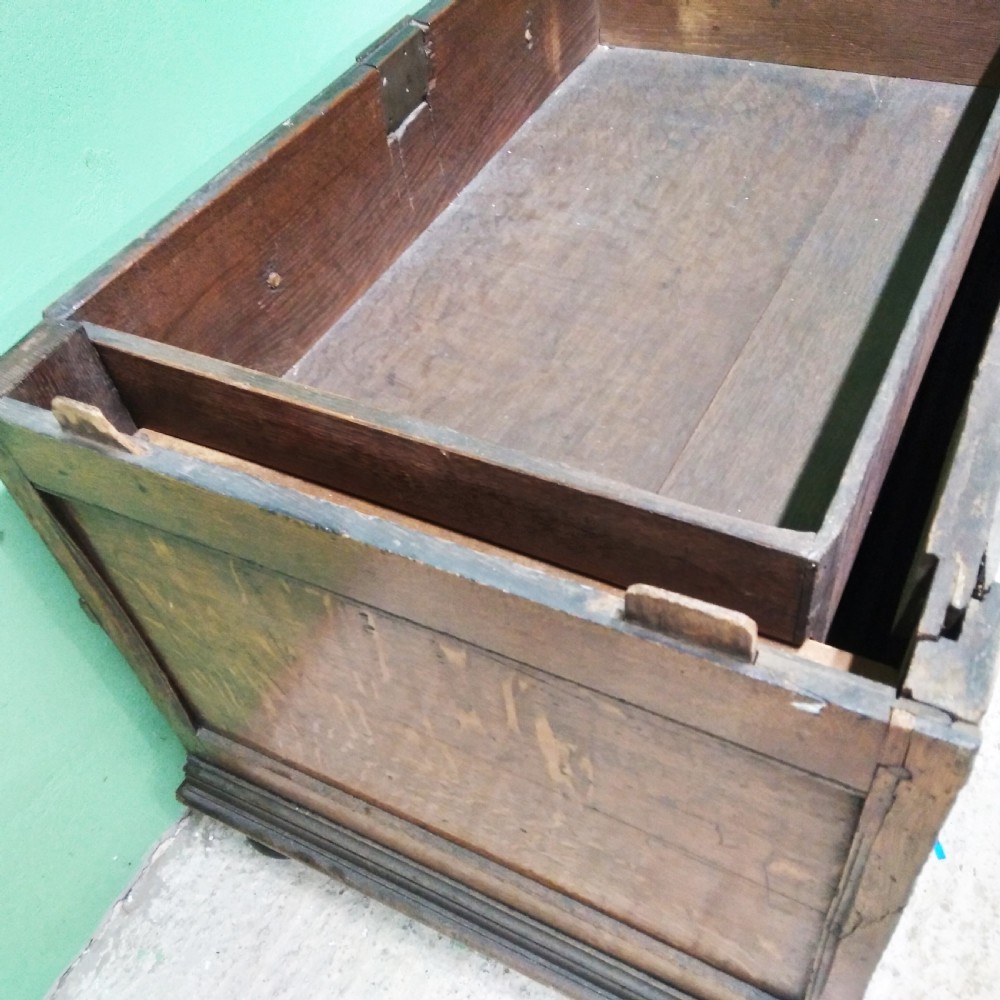 Marquetry chest 17th century View XIII