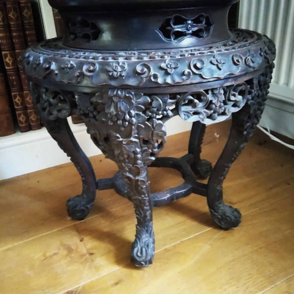 LARGE IMARI VASE ON STAND View V