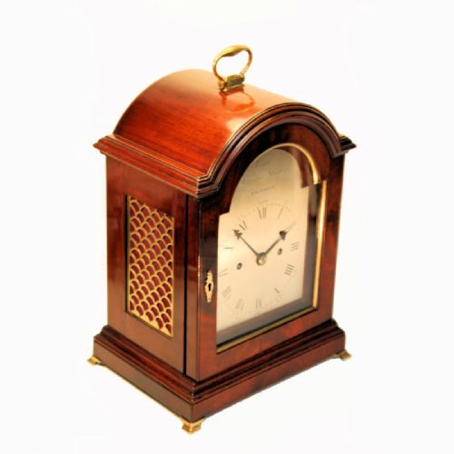 SMALL STRIKING FUSEE BRACKETTABLE CLOCK BY PERIGAL OF LONDON MAHOGANY CASE AND SILVERED DIAL CIRCA 1790 - ADDITIONAL PHOTO 1