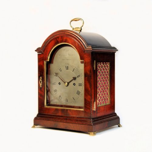 SMALL STRIKING FUSEE BRACKETTABLE CLOCK BY PERIGAL OF LONDON MAHOGANY CASE AND SILVERED DIAL CIRCA 1790 - ADDITIONAL PHOTO 4
