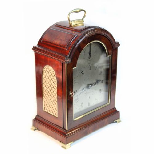 A VERGE ESCAPEMENT BRACKET CLOCK IN A TRIPLE PAD BREAKARCH MAHOGANY CASE BY JABEZ SMITH OF LONDON CIRCA 1790 - ADDITIONAL PHOTO 1