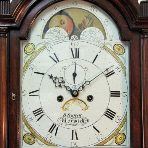 AN EIGHT DAY LONGCASE CLOCK IN A PLAIN OAK CASE BY B RUSSELL OF NORWICH CIRCA 1810 LONG CASE - ADDITIONAL PHOTO 3