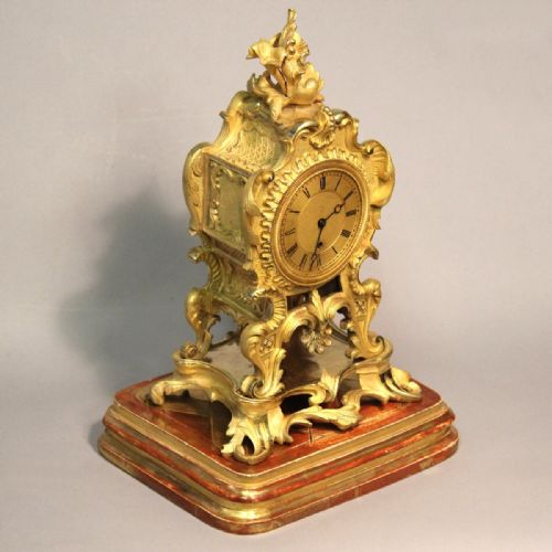 AN ENGLISH ROCOCO STYLE MANTEL CLOCK WITH FUSEE MOVEMENT AND AN ORMOLU CASE BY JOHN PETERKIN CIRCA 1820 - ADDITIONAL PHOTO 2