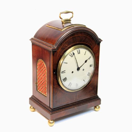 A 19TH CENTURY BREAKARCH BRACKET CLOCK WITH A CIRCULAR DIAL MAHOGANY CASE CIRCA 1810 - ADDITIONAL PHOTO 2
