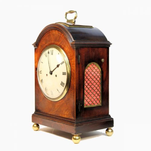 A 19TH CENTURY BREAKARCH BRACKET CLOCK WITH A CIRCULAR DIAL MAHOGANY CASE CIRCA 1810 - ADDITIONAL PHOTO 3