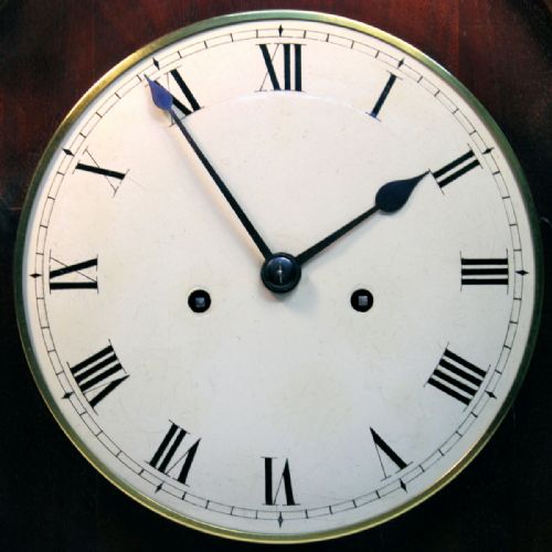 A 19TH CENTURY BREAKARCH BRACKET CLOCK WITH A CIRCULAR DIAL MAHOGANY CASE CIRCA 1810 - ADDITIONAL PHOTO 4