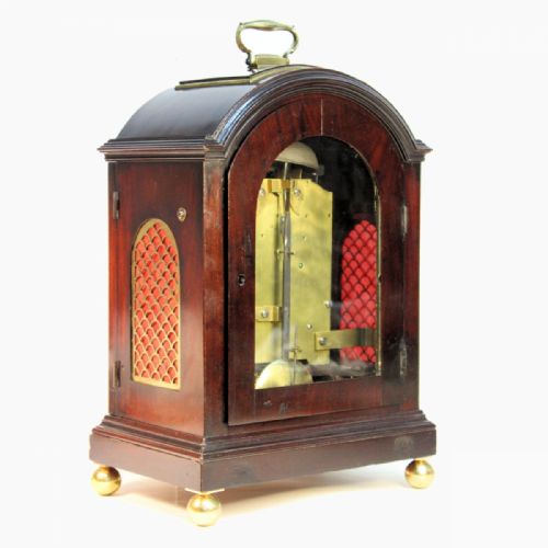 A 19TH CENTURY BREAKARCH BRACKET CLOCK WITH A CIRCULAR DIAL MAHOGANY CASE CIRCA 1810 - ADDITIONAL PHOTO 5
