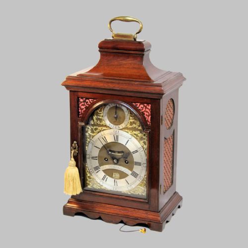 GEORGIAN VERGE ESCAPEMENT BELL TOP MAHOGANY BRACKET CLOCK BY JOHN RICHARDSON LONDON CIRCA 1770 - ADDITIONAL PHOTO 1