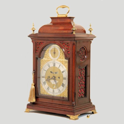 A GEORGIAN LONDON MADE INVERTED BELLTOP BRACKET CLOCK IN AN ATTRACTIVE MAHOGANY CASE CIRCA 1760 - ADDITIONAL PHOTO 1