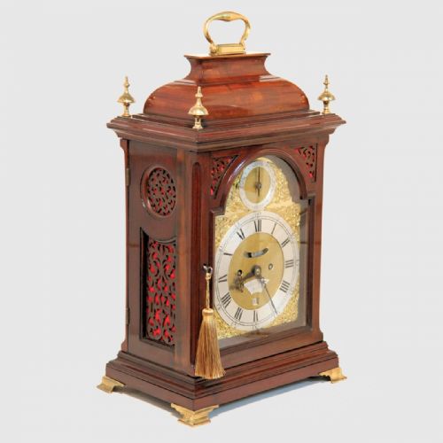 A GEORGIAN LONDON MADE INVERTED BELLTOP BRACKET CLOCK IN AN ATTRACTIVE MAHOGANY CASE CIRCA 1760 - ADDITIONAL PHOTO 2