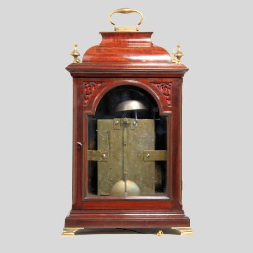 A GEORGIAN LONDON MADE INVERTED BELLTOP BRACKET CLOCK IN AN ATTRACTIVE MAHOGANY CASE CIRCA 1760 - ADDITIONAL PHOTO 3