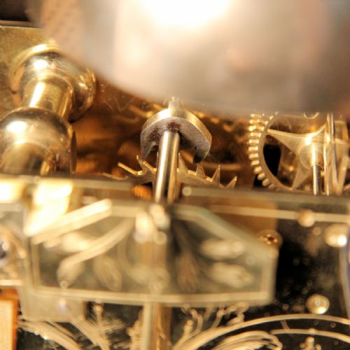 BELL TOP WALNUT TABLE BRACKET CLOCK BY JOHN TAYLOR OF LONDON TIC TAC ESCAPEMENT CIRCA 1780 - ADDITIONAL PHOTO 5