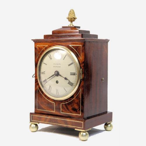 A SMALL MAHOGANY LATE GEORGIAN CHAMFERTOP TABLE CLOCK WITH A FUSEE TIMEPIECE MOVEMENT CIRCA 1835 - ADDITIONAL PHOTO 2