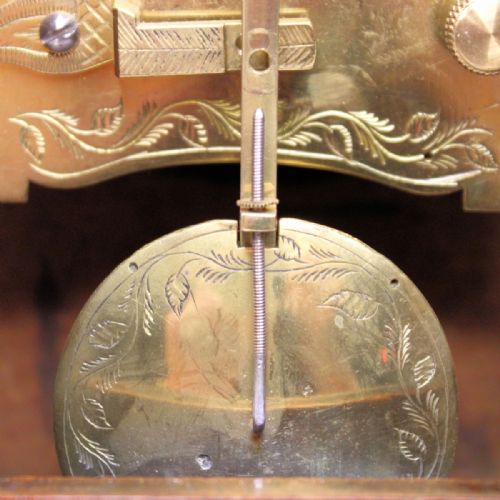 A SMALL MAHOGANY LATE GEORGIAN CHAMFERTOP TABLE CLOCK WITH A FUSEE TIMEPIECE MOVEMENT CIRCA 1835 - ADDITIONAL PHOTO 7