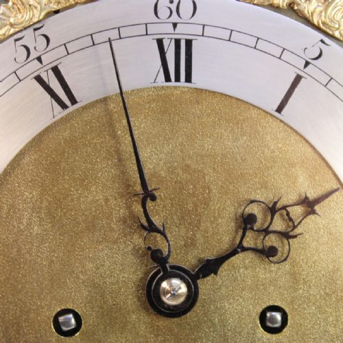 A FINE GEORGIAN BRACKET CLOCK IN A MAHOGANY CASE BY DANIEL VAUGUION OF LONDON CIRCA 1770 - ADDITIONAL PHOTO 5